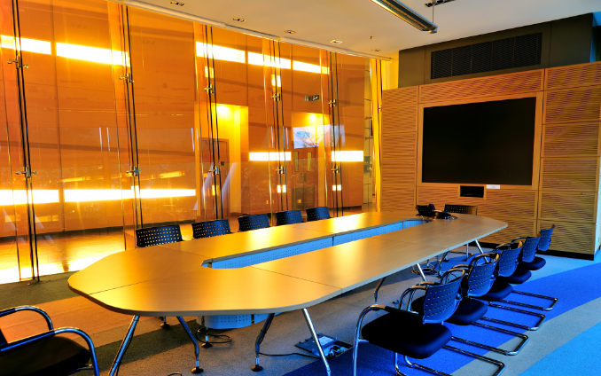 辦公室裝修設(shè)計選擇白色人造板辦公桌的智慧之道