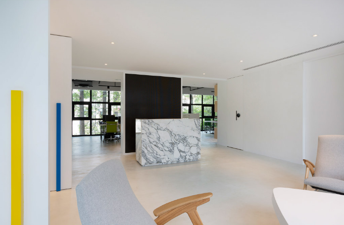 在辦公室裝修設(shè)計(jì)中，如何選購(gòu)合適的地坪漆