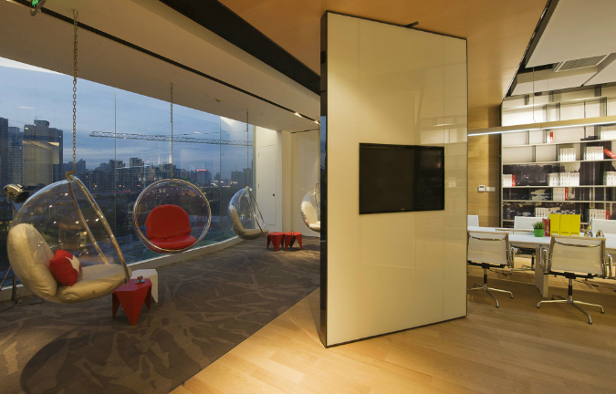 辦公室裝修設(shè)計:淺灰色儲物柜,簡約而不失高級感