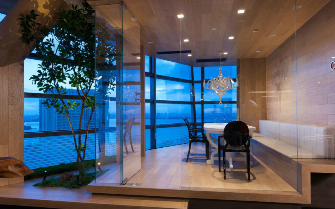 深棕色木柜子，打造辦公室裝修裝修新風(fēng)尚！